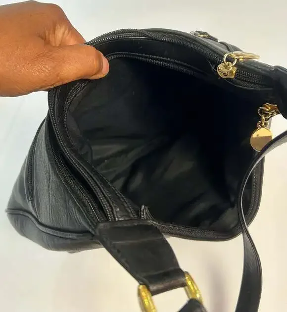 Vintage Etienne Aigner Black Genuine Leather Shoulder Bag with Gold Hardware - Picture 6 of 9